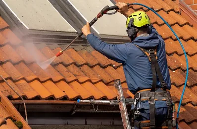 Démoussage et hydrofuge de toiture à Nomain
